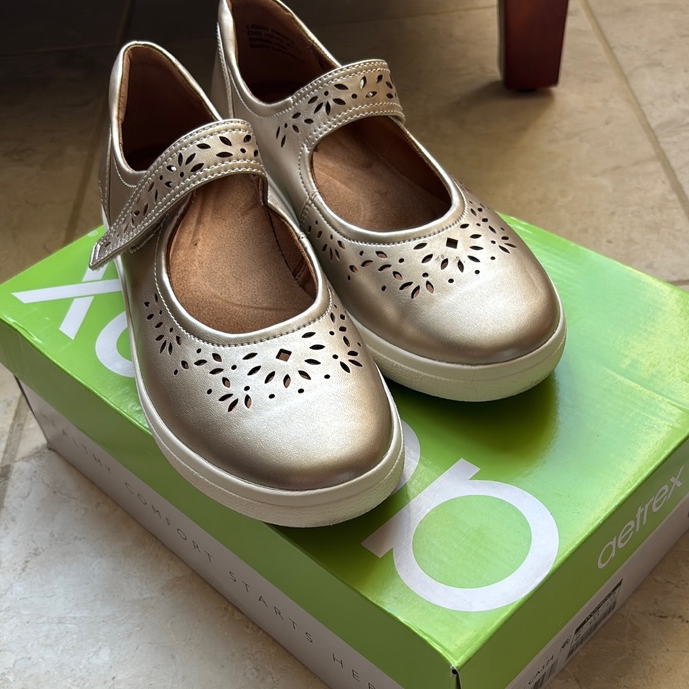 Aetrex Emerson Gold Adjustable Leather Arch Support MaryJane Sneaker Size 9-9.5